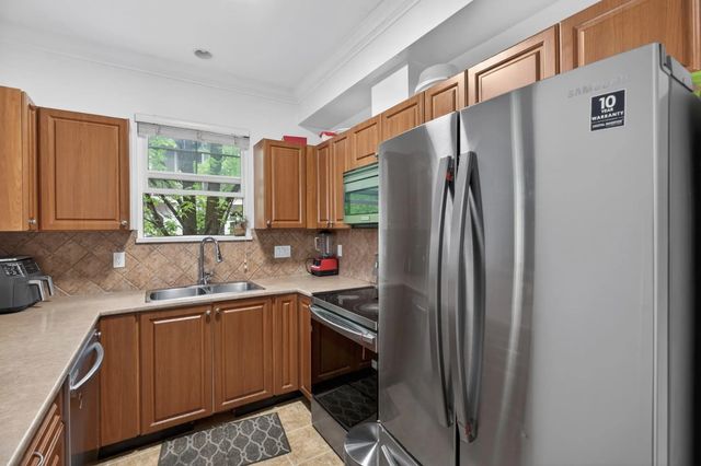 1010 Ewen Avenue 25, New Westminster