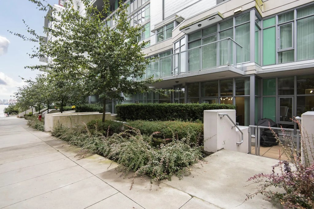 185 Victory Ship Way 112, North Vancouver