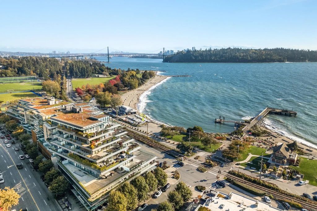 1355 Bellevue Avenue 209, West Vancouver