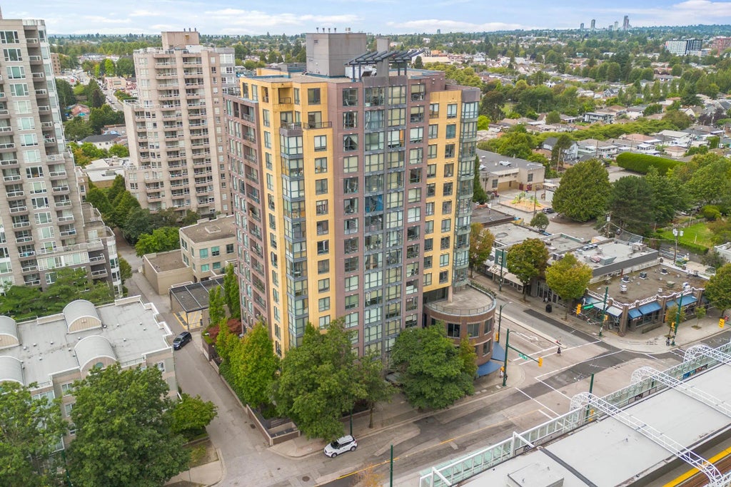 3438 Vanness Avenue 803, Vancouver