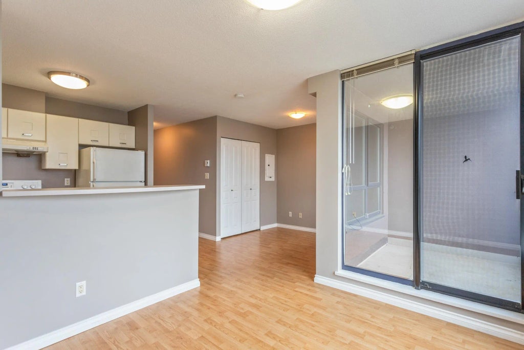 3438 Vanness Avenue 803, Vancouver