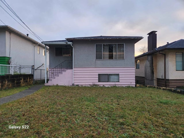 3228 Vanness Avenue, Vancouver