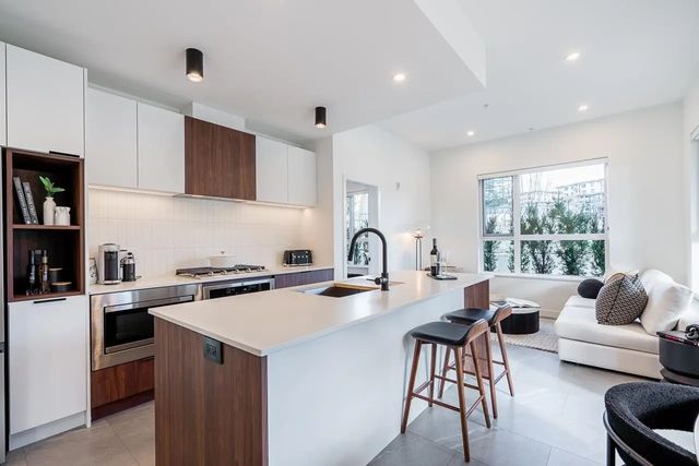 623 Kemsley Avenue 110, Coquitlam