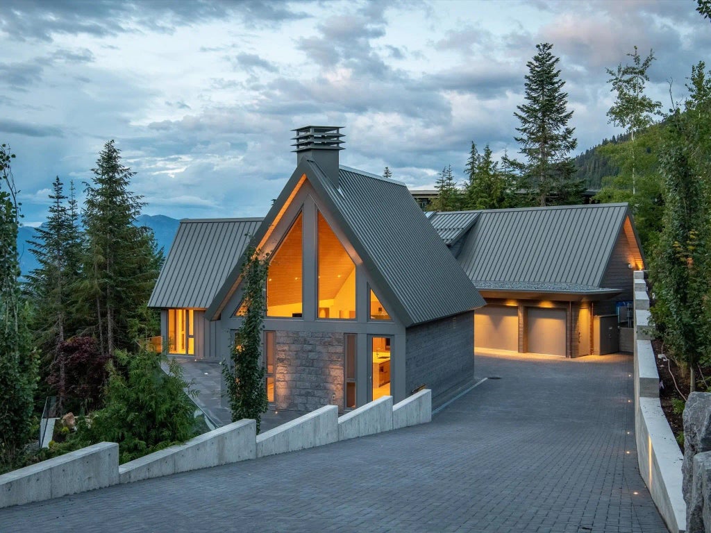 2925 Kadenwood Drive, Whistler