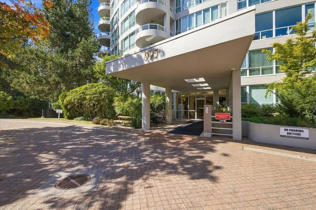 995 Roche Point Drive 402, North Vancouver
