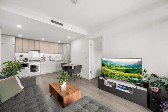 6468 Willingdon Avenue 1905, Burnaby