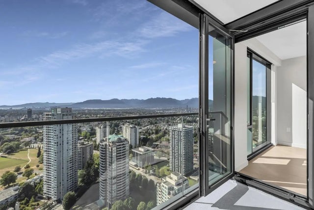 5987 Wilson Avenue 3305, Burnaby