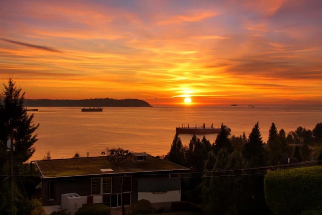 3295 Westmount Road, West Vancouver