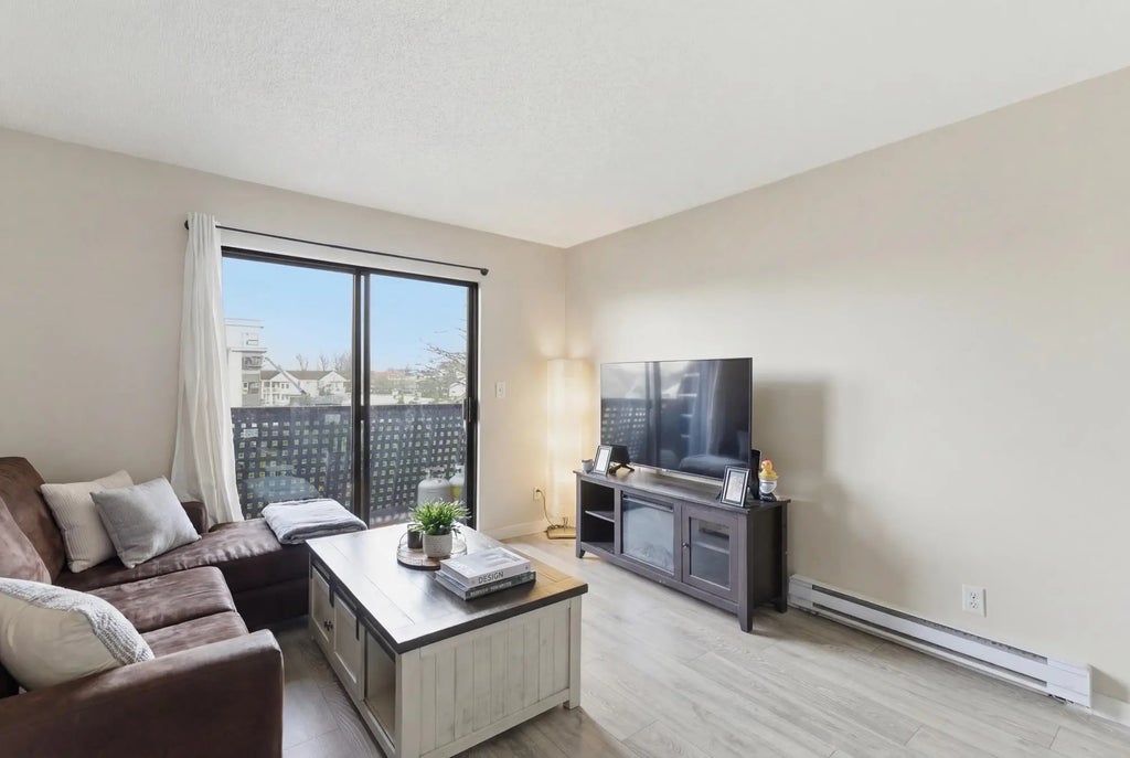 5906 176a Street 306, Surrey