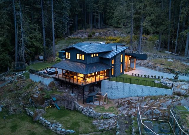 1604 Joan Audrey Lane, Bowen Island