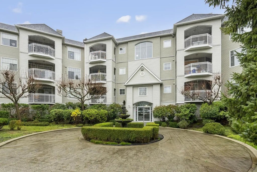 5677 208 Street 311, Langley