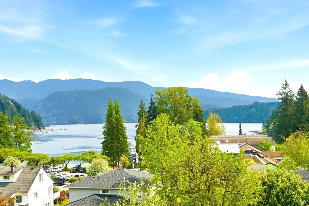 2222 Caledonia Avenue, North Vancouver