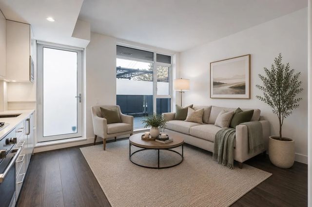 2435 Kingsway 204, Vancouver