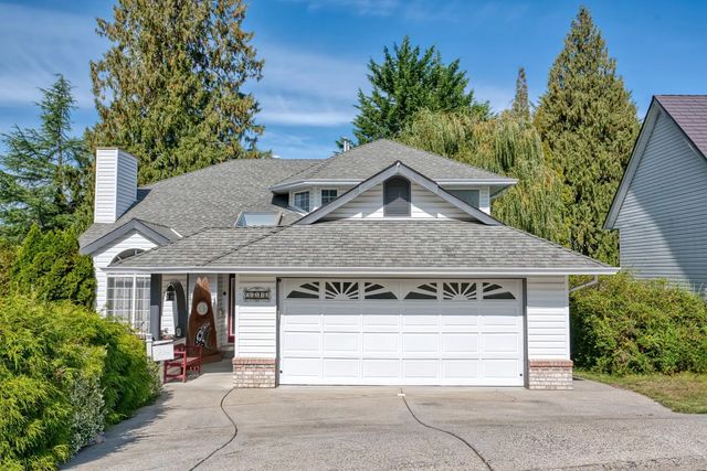 5818 Trail Avenue, Sechelt