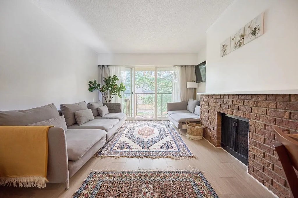 1515 Chesterfield Avenue 302, North Vancouver