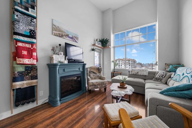11935 Burnett Street 402, Maple Ridge