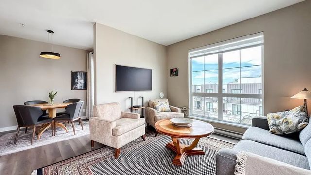 8327 201 Street 607, Langley
