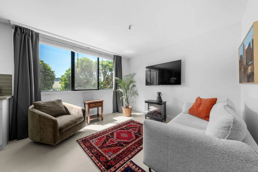 460 14th Street 101a, West Vancouver