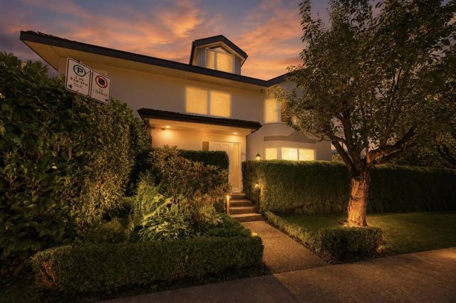 305 E 17th Street, North Vancouver