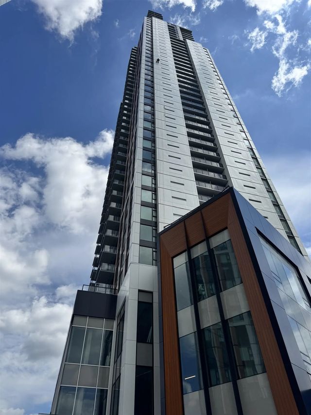 13745 George Junction 806, Surrey