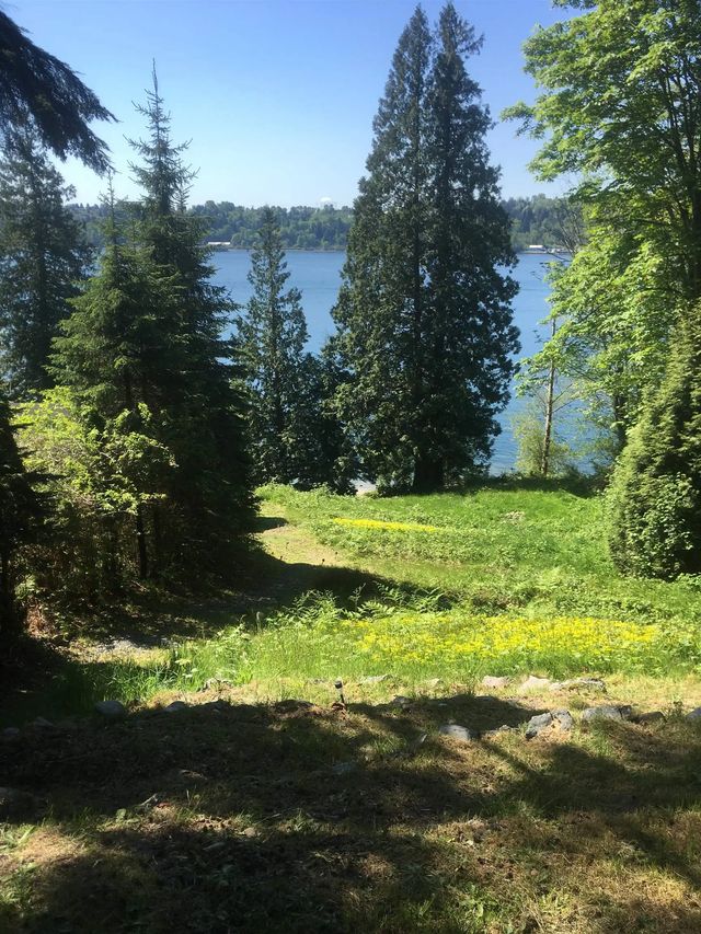 3707 Dollarton Hwy Garden Garden Suite, North Vancouver