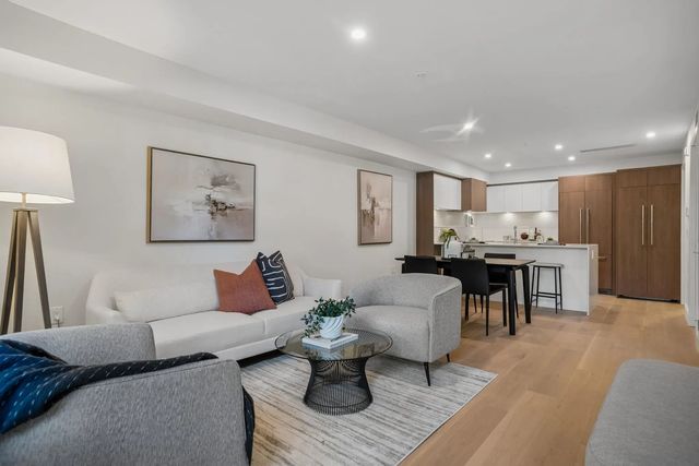 378 W 45th Avenue 104, Vancouver