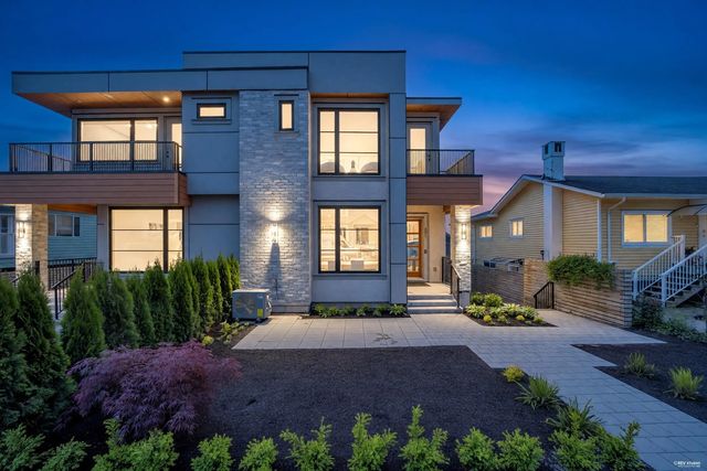 946 Dansey Avenue, Coquitlam