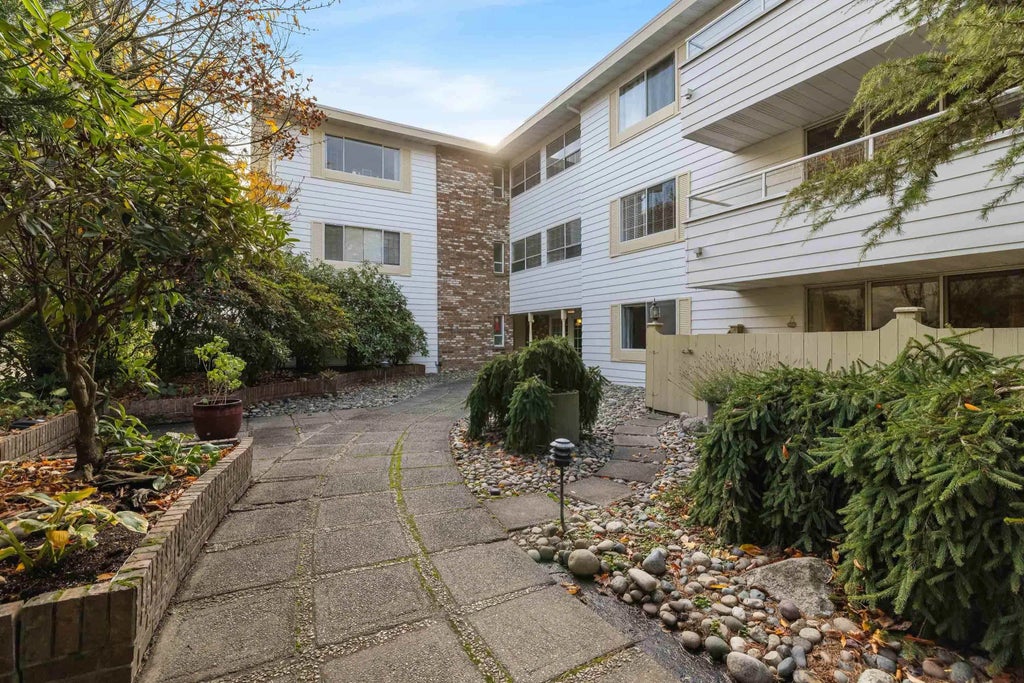 15010 Roper Avenue 206, White Rock