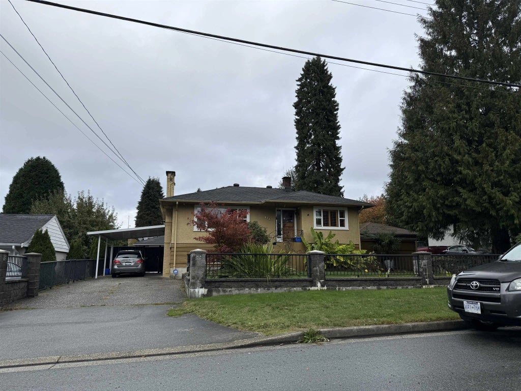 723 Ivy Avenue, Coquitlam