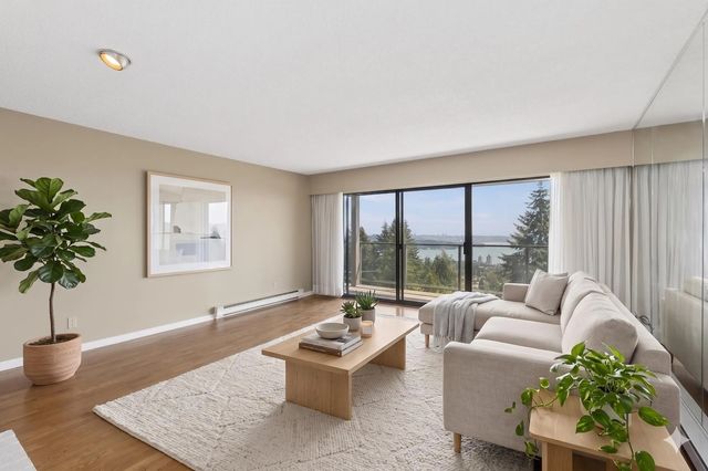 2206 Folkestone Way 8, West Vancouver