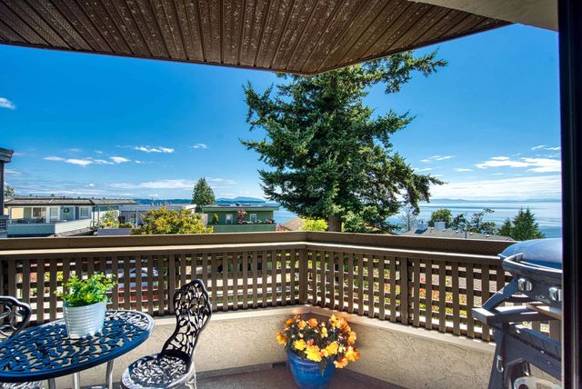 15080 Prospect Avenue 206, White Rock