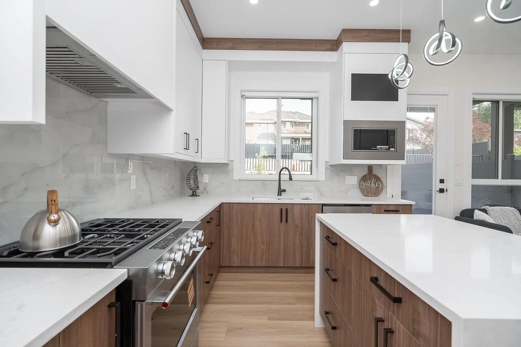 1149 Dansey Avenue 102, Coquitlam