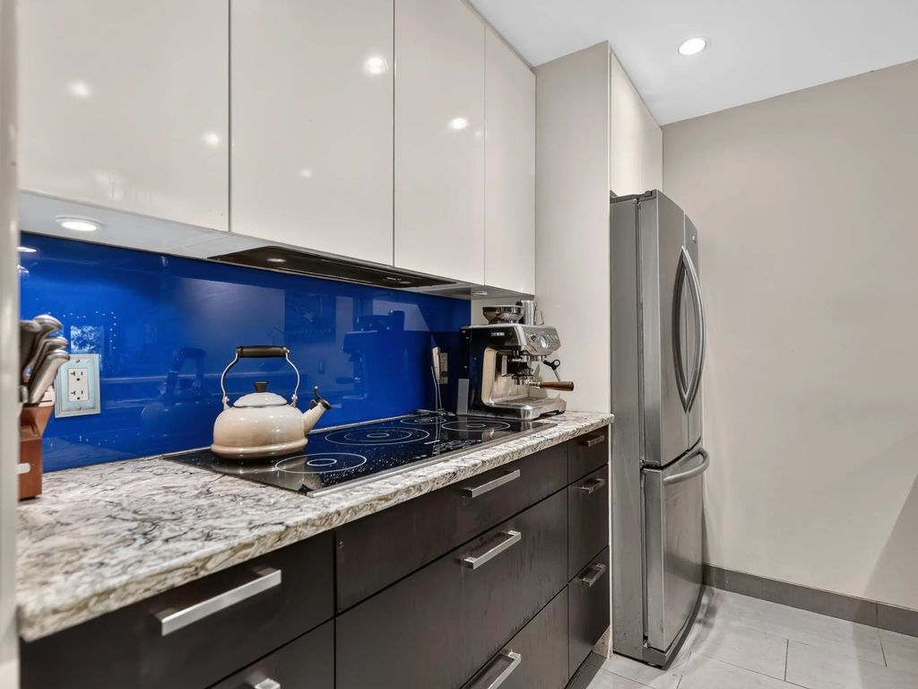 936 Bute Street 202, Vancouver