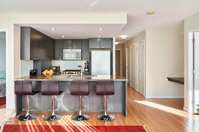 2232 Douglas Road 805, Burnaby
