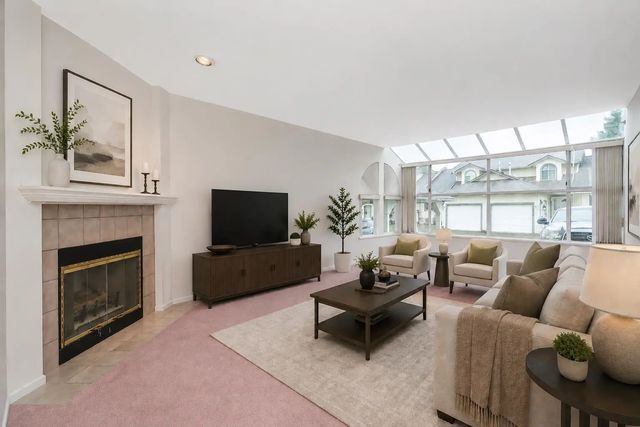 21937 48 Avenue 1002, Langley