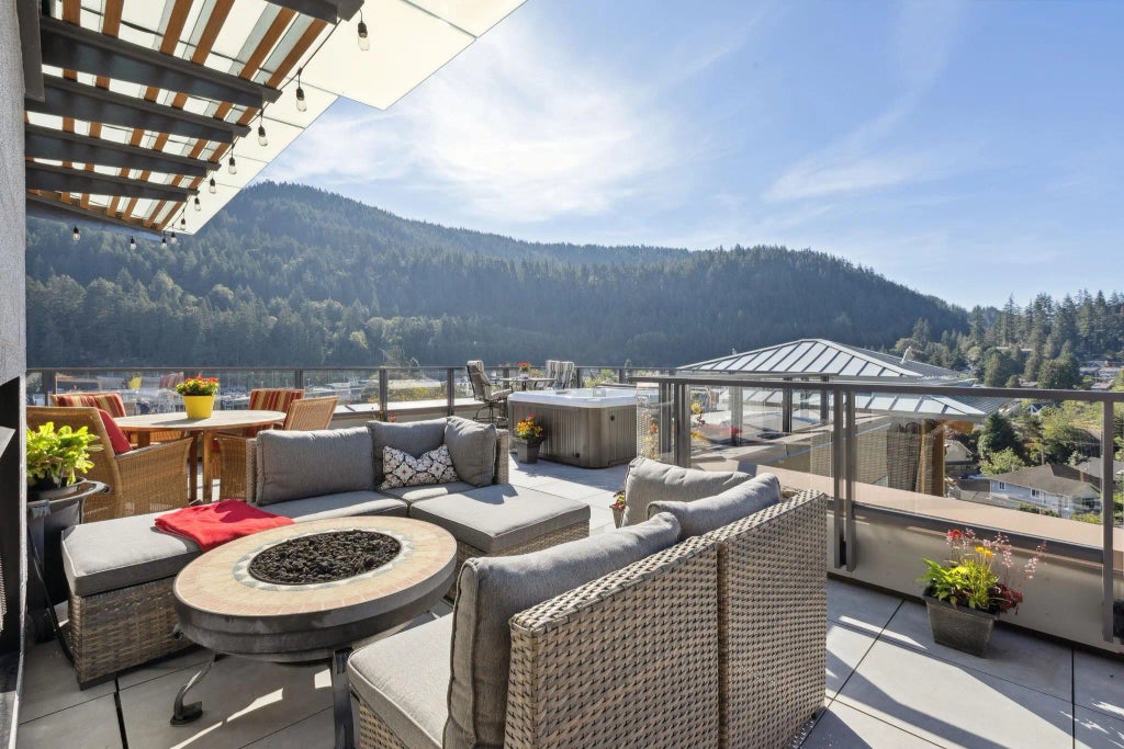 6687 Nelson Avenue 703, West Vancouver