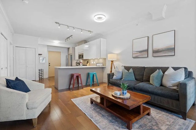 857 W 15th Street 403, North Vancouver