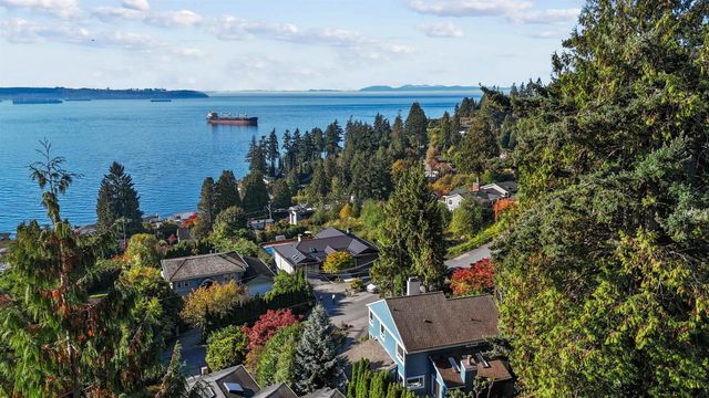 3381 Mathers Avenue, West Vancouver
