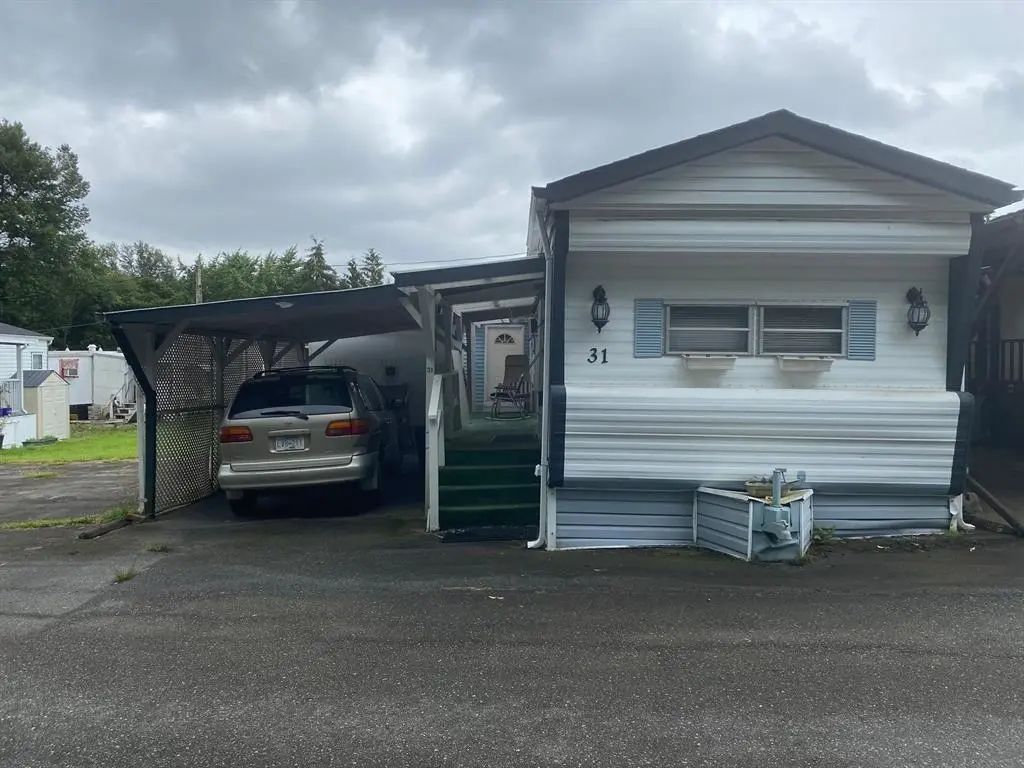 8266 King George Boulevard 31, Surrey