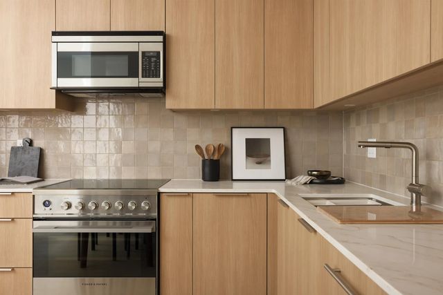 593 E 49th Avenue, Vancouver