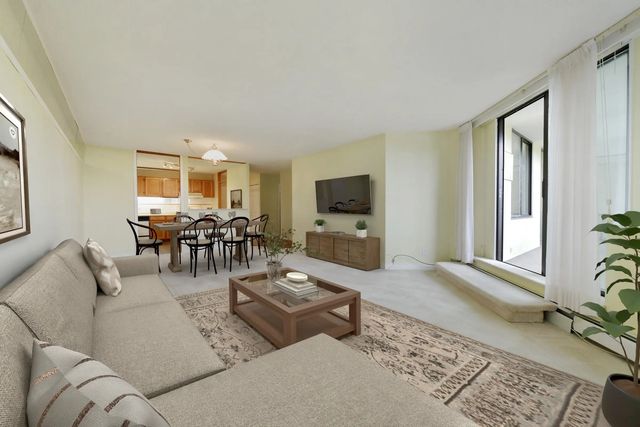1442 Foster Street 407, White Rock