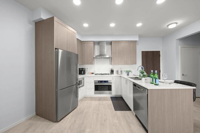6283 Kingsway Ph18, Burnaby
