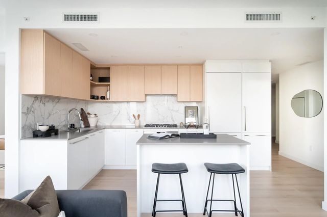 6468 Willingdon Avenue 3706, Burnaby