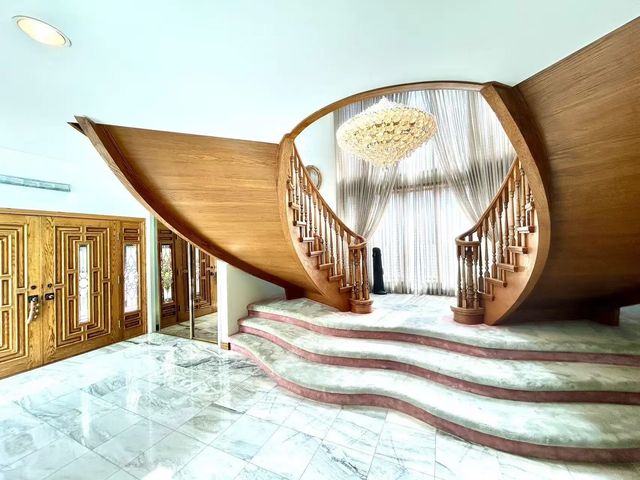 8351 Sunnywood Drive, Richmond