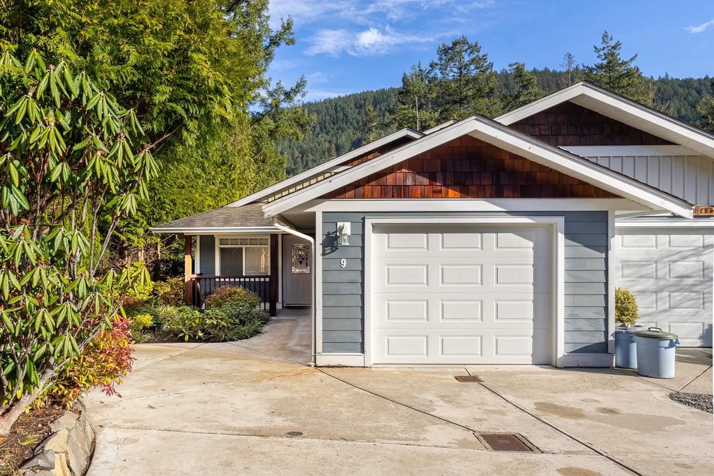 12710 Lagoon Road 9, Madeira Park