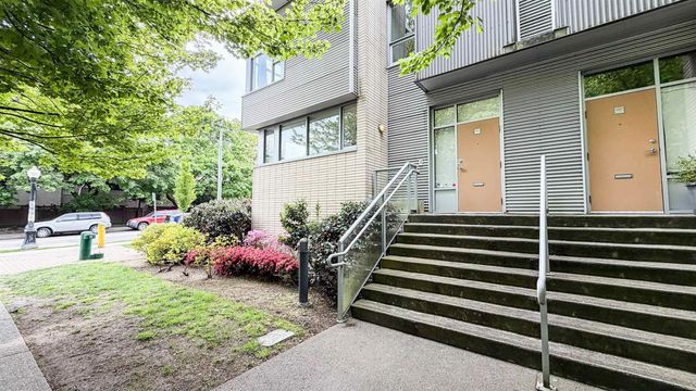 390 E 11th Avenue, Vancouver