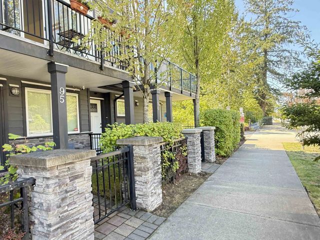 9680 Alexandra Road 95, Richmond