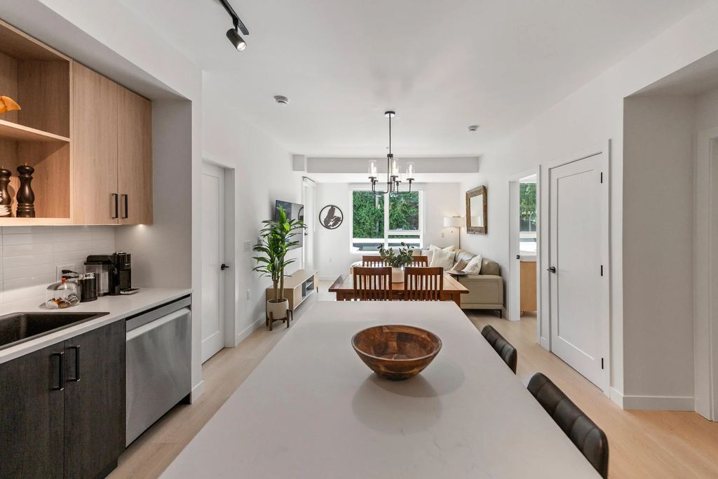 2002 St. George Street 214, Port Moody
