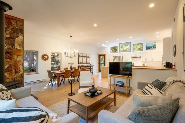 3125 Hawthorne Place, Whistler