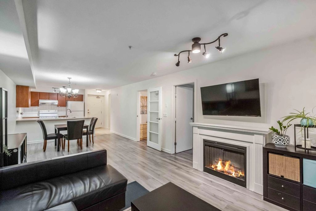 10088 148th Street 212, Surrey